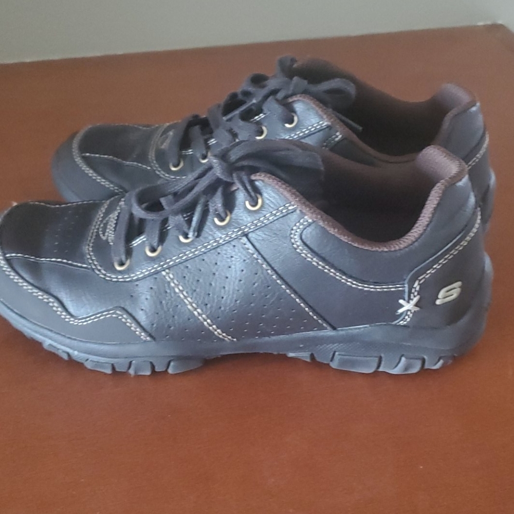 Boy's sketchers size 4.5 - Picture 1 of 4